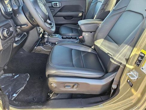 New 2025 Jeep Gladiator Sport image 12