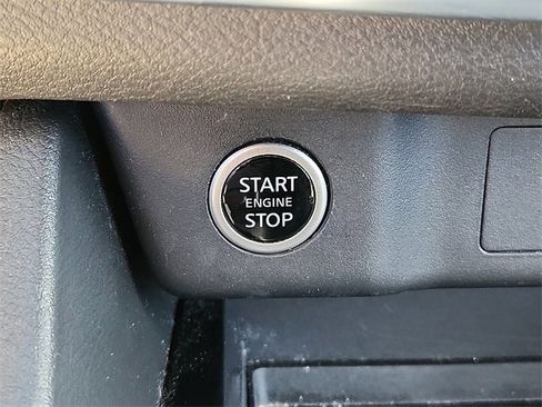 Used 2023 Nissan Rogue SV image 14