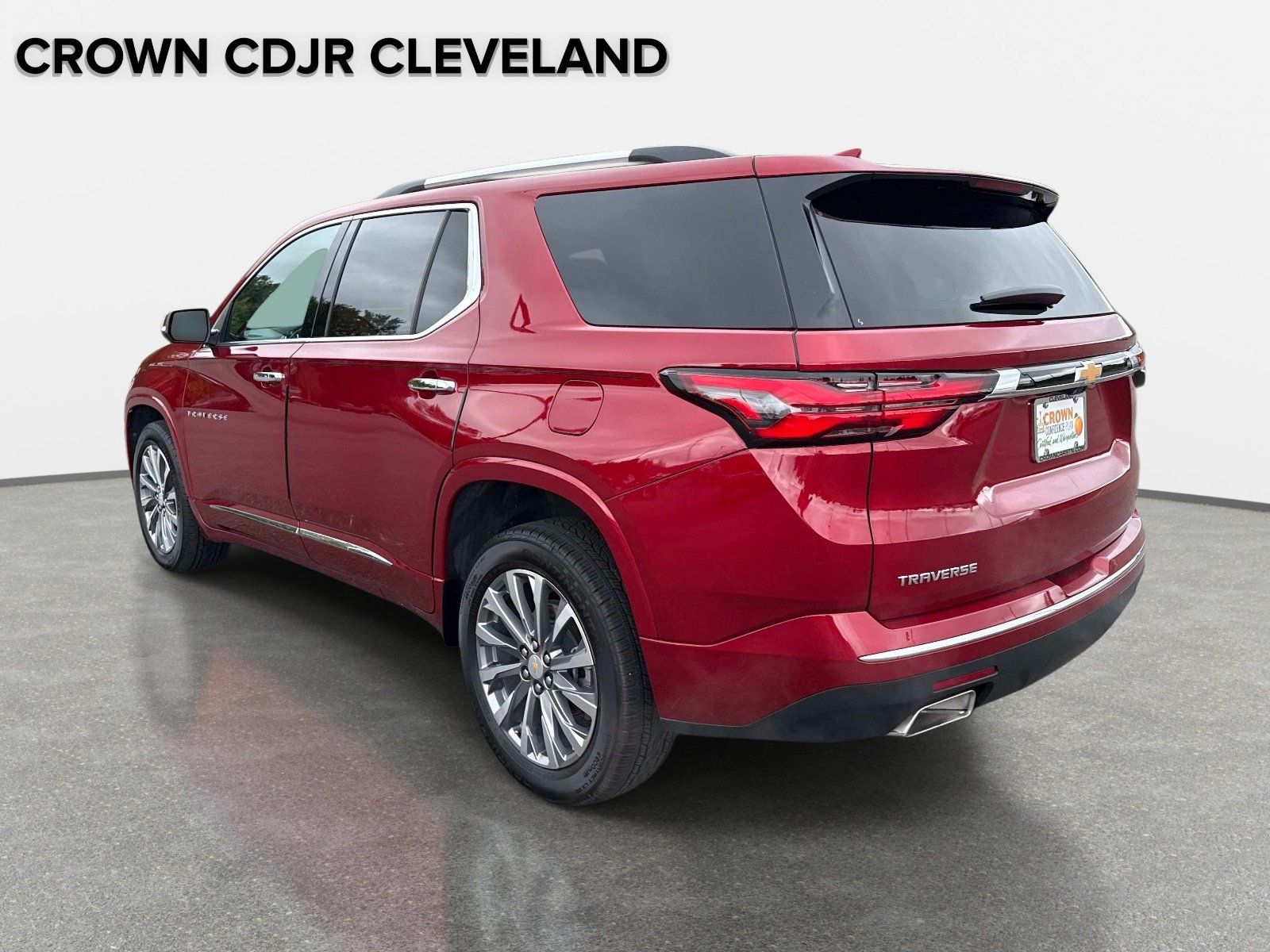 Used 2023 Chevrolet Traverse Premier FWD image 7