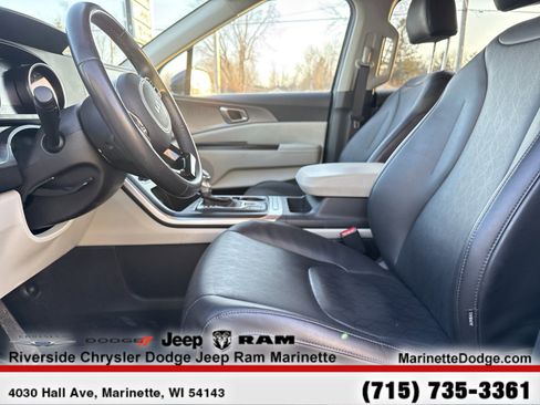 Used 2024 Kia Carnival LX image 15