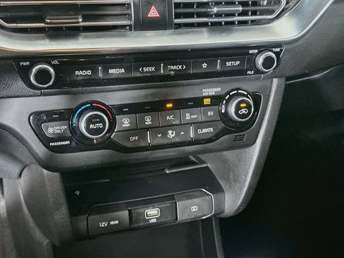 Used 2022 Kia Niro EX FWD image 23