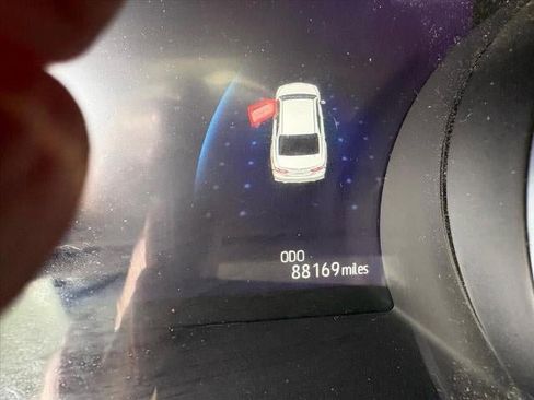 Used 2019 Toyota Camry XSE image 9