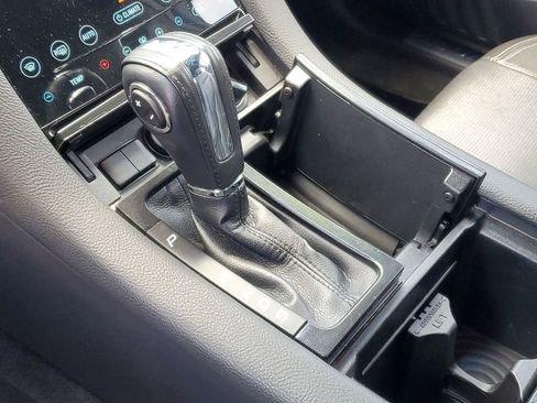 Used 2016 Ford Taurus Limited w/ Equipment Group 301A FWD image 22