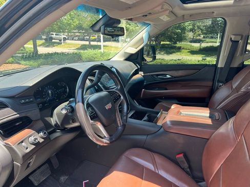 Used 2018 Cadillac Escalade Premium Luxury AWD/4WD image 10