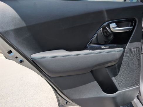 Used 2022 Kia Niro EX Premium FWD image 30