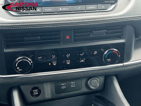 Used 2024 Nissan Rogue S image 19