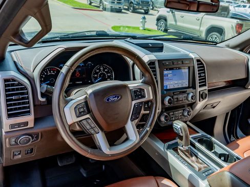 Used 2019 Ford F150 King Ranch w/ Equipment Group 601A Luxury AWD/4WD image 17