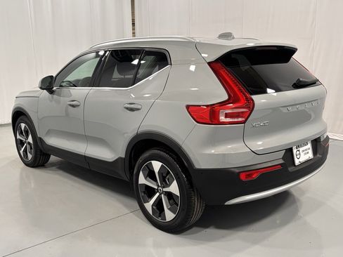 Certified 2025 Volvo XC40 B5 Plus image 8