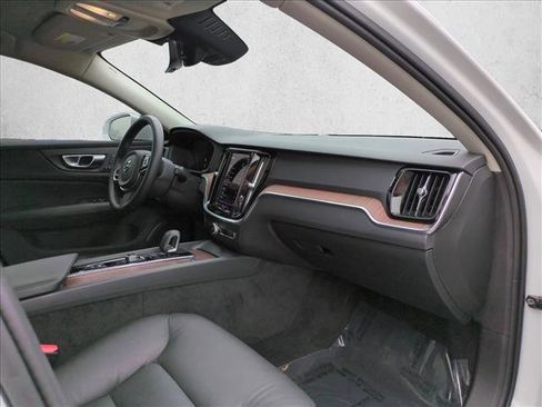 Used 2025 Volvo V60 B5 Cross Country Plus image 23