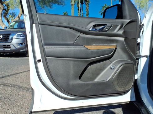 Used 2021 GMC Acadia SLE w/ Driver Convenience Package image 19