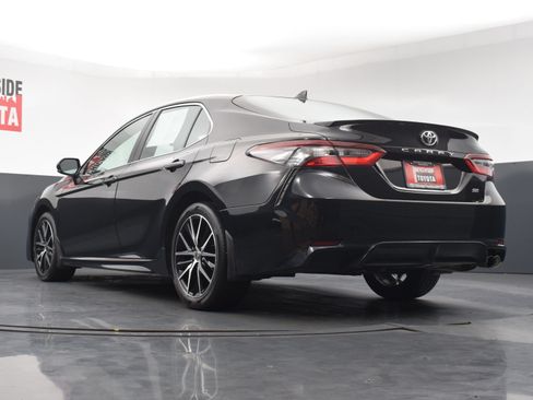 Used 2023 Toyota Camry SE w/ Cold Weather Package FWD image 30