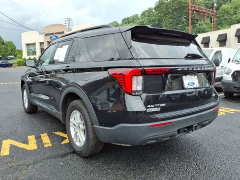 Used 2025 Ford Explorer Active AWD/4WD image 3