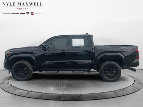 Used 2025 Toyota Tacoma SR5 AWD/4WD image 13