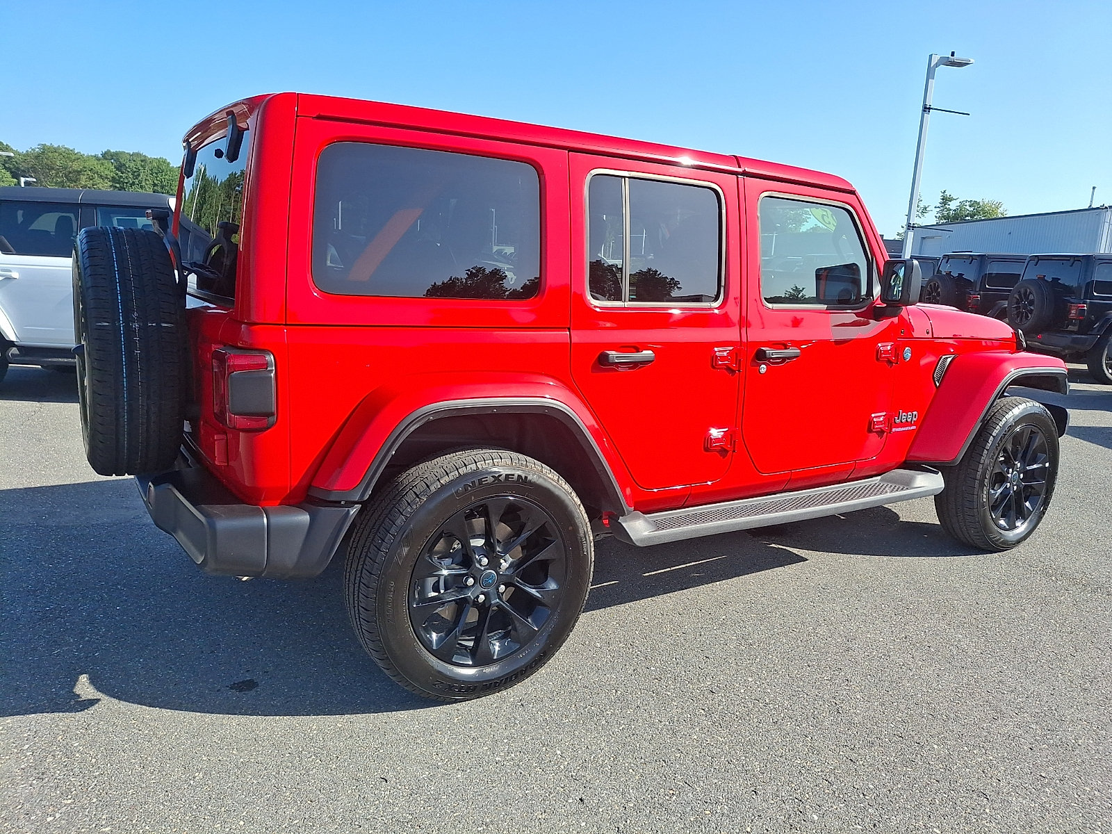 Used 2025 Jeep Wrangler Unlimited Sahara AWD/4WD image 6