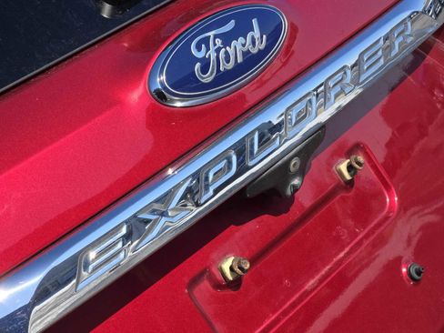 Used 2017 Ford Explorer XLT w/ Equipment Group 201A image 10