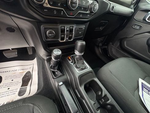 Used 2023 Jeep Gladiator Sport AWD/4WD image 16