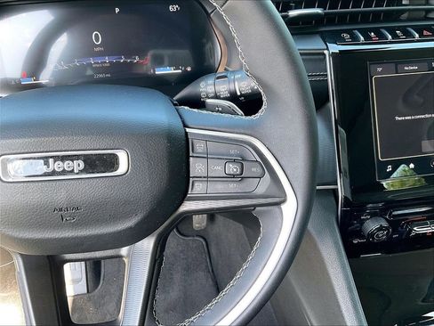 Used 2023 Jeep Grand Cherokee Laredo AWD/4WD image 24