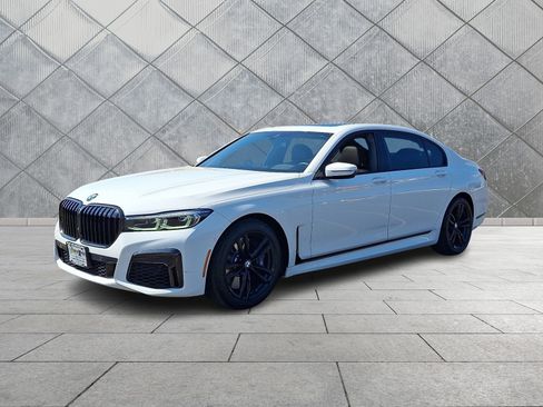 Used 2022 BMW 750i xDrive w/ Executive Package image 3