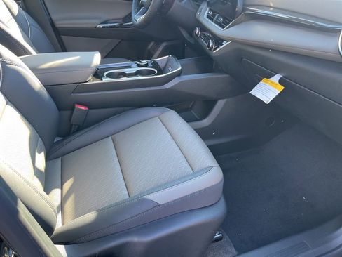 New 2026 Chevrolet Equinox LT w/ Convenience Package II FWD image 32