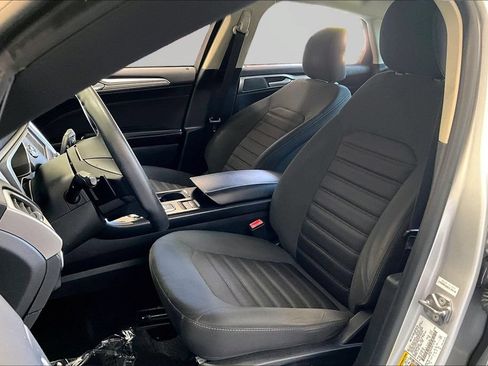 Used 2019 Ford Fusion SE FWD image 21