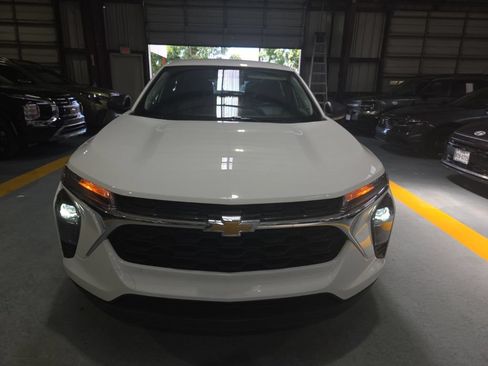 Used 2025 Chevrolet Trax LS FWD image 7