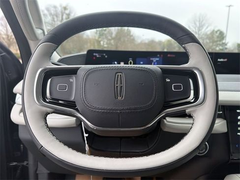 New 2025 Lincoln Navigator Reserve image 14