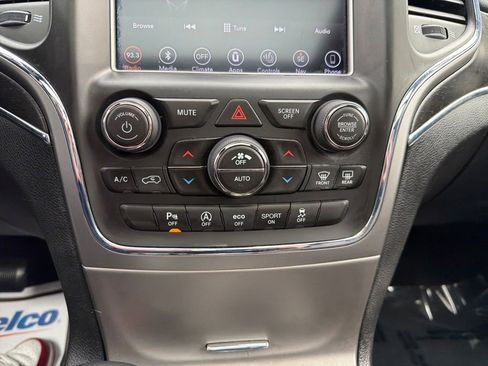 Used 2018 Jeep Grand Cherokee Limited image 21