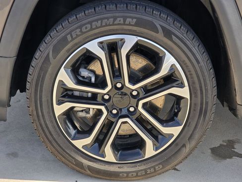 Used 2024 Jeep Compass Limited image 8