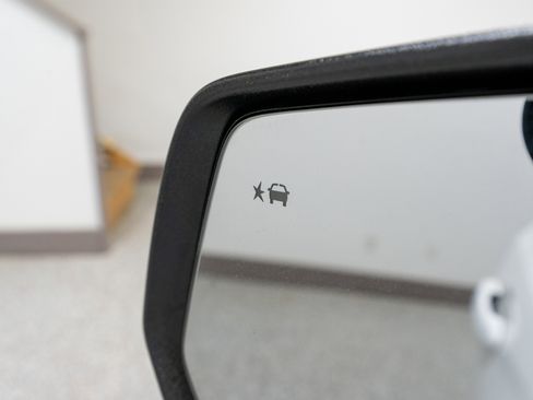 Used 2021 GMC Acadia SLE w/ Elevation Edition image 13