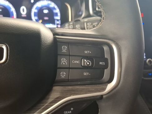Used 2022 Jeep Wagoneer Series III w/ Rear Seat Video Group 1 RWD image 27