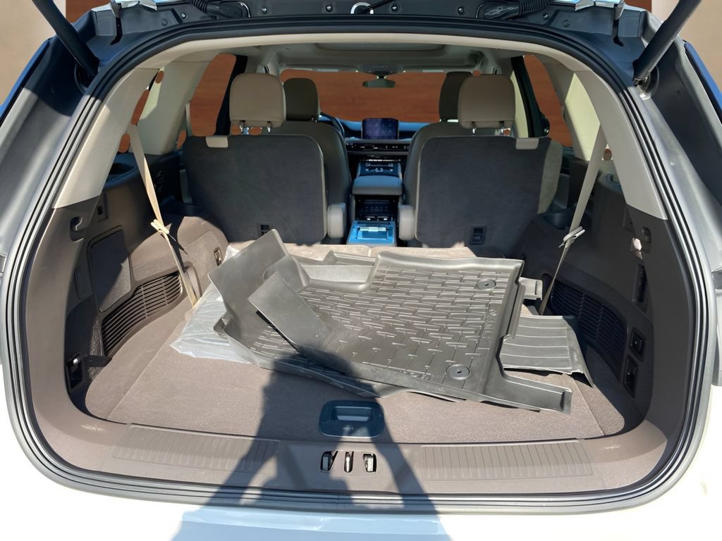 Used 2024 Lincoln Aviator Reserve w/ Equipment Group 201A AWD/4WD image 10