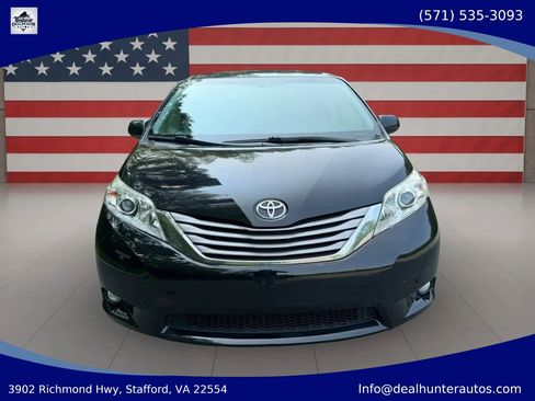 Used 2016 Toyota Sienna XLE Premium FWD image 2