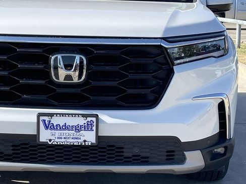 Certified 2025 Honda Pilot Touring image 8