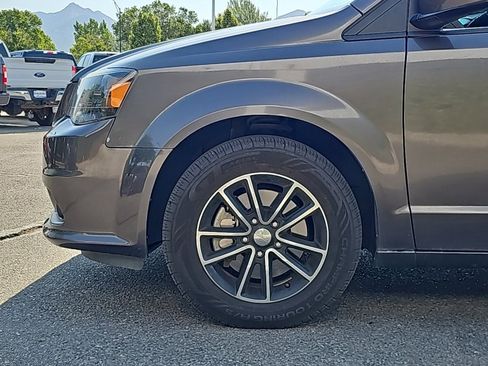 Used 2018 Dodge Grand Caravan SE image 32
