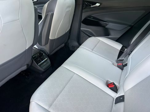 Used 2022 Volkswagen ID.4 Pro S RWD image 32