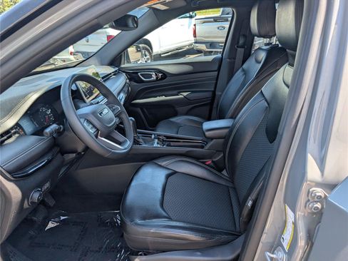 Used 2023 Jeep Compass Latitude w/ Convenience Group AWD/4WD image 15