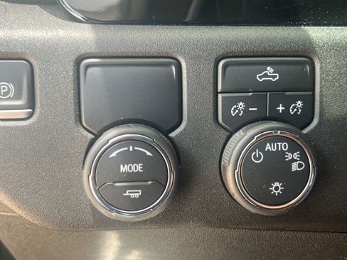 Used 2023 Chevrolet Silverado 1500 LT RWD image 13
