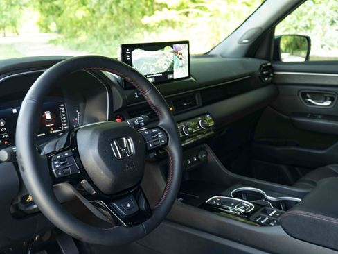 Used 2026 Honda Pilot Black Edition image 16