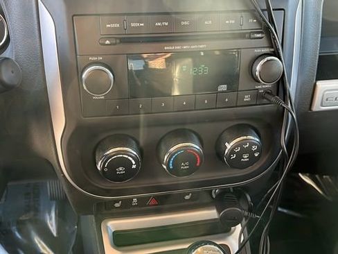 Used 2014 Jeep Compass Latitude image 12