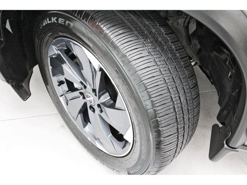 Used 2025 Nissan Rogue SV FWD image 29