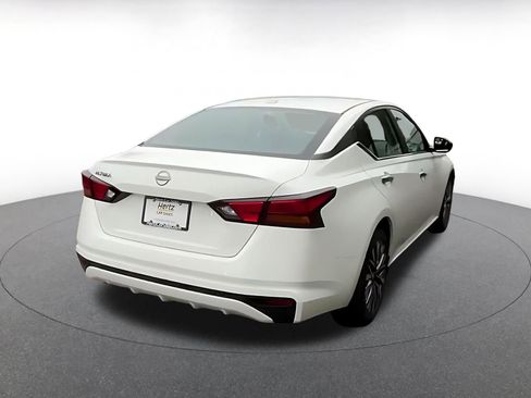 Used 2025 Nissan Altima 2.5 SV FWD image 14