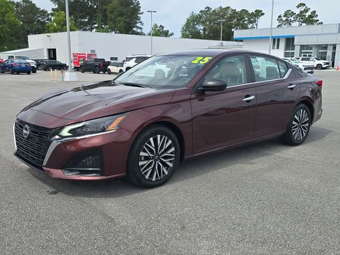 Used 2025 Nissan Altima 2.5 SV FWD image 1