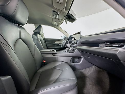 Used 2025 Toyota Grand Highlander AWD image 32