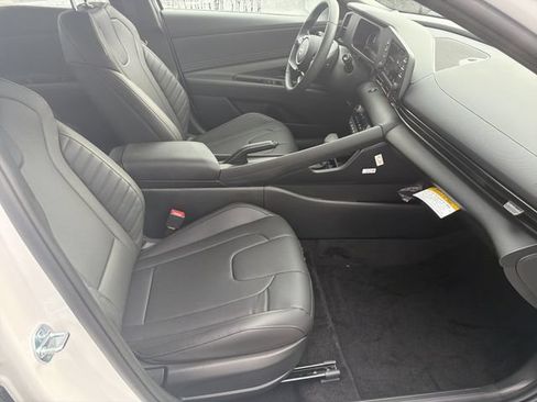 New 2026 Hyundai Elantra SEL Sport FWD image 15