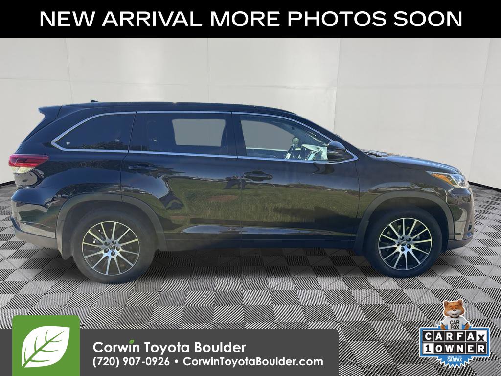Used 2018 Toyota Highlander SE w/ Carpet Mat Package (TMS) AWD/4WD image 9