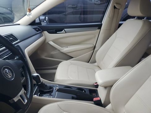 Used 2015 Volkswagen Passat 1.8T Limited Edition image 4