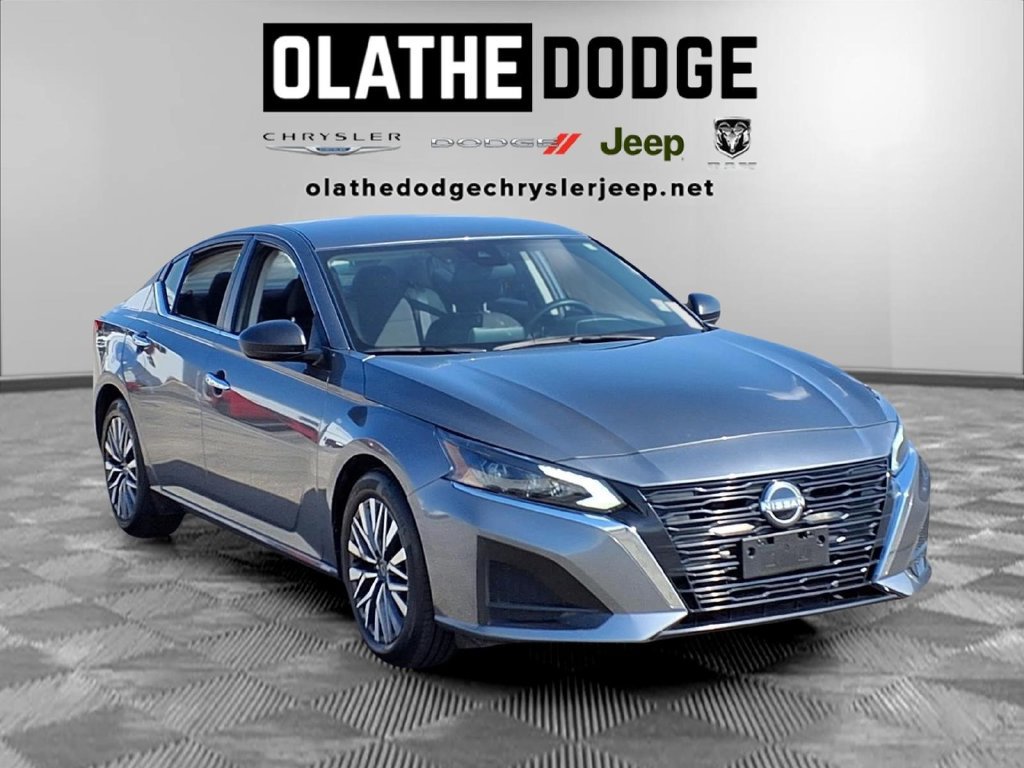 Used 2025 Nissan Altima 2.5 SV FWD image 31