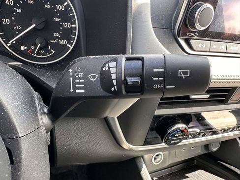 Used 2023 Nissan Rogue SV AWD/4WD image 20