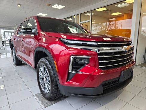 New 2026 Chevrolet Traverse LT image 1