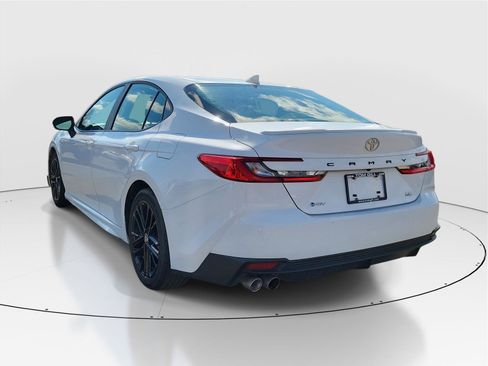 Used 2025 Toyota Camry SE image 2